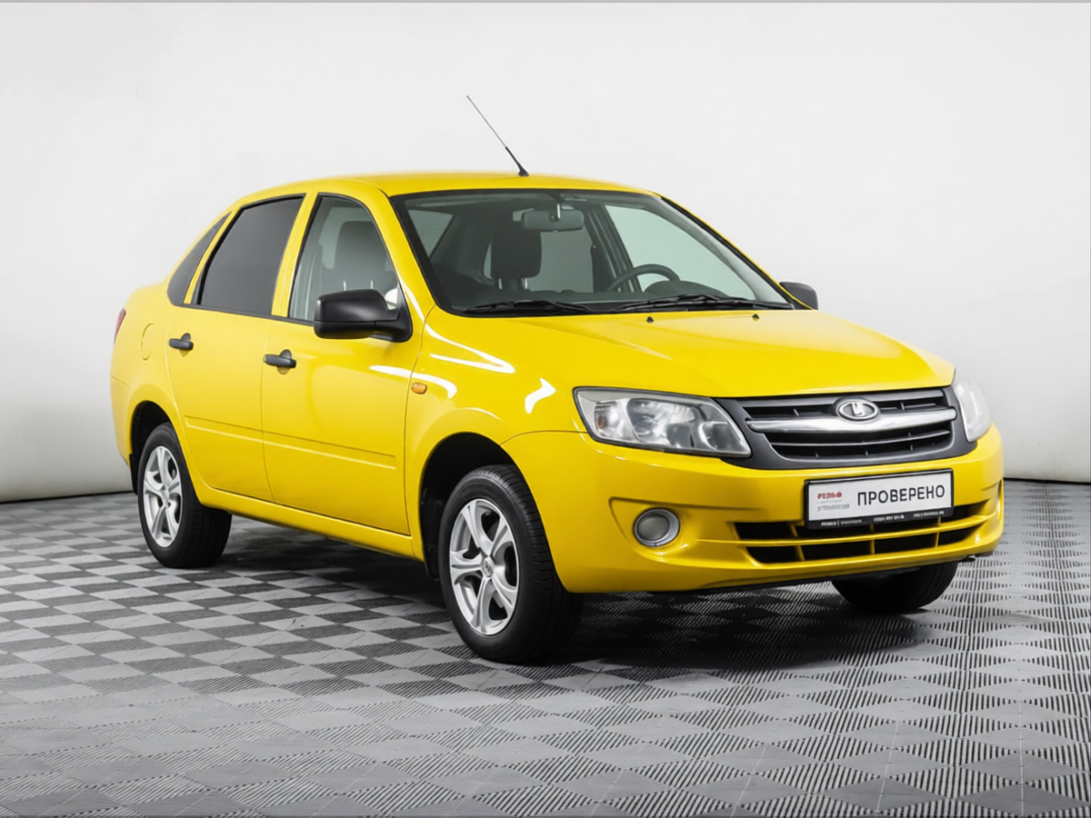 Preview Car 39 rendered in Racing Yellow gloss paint