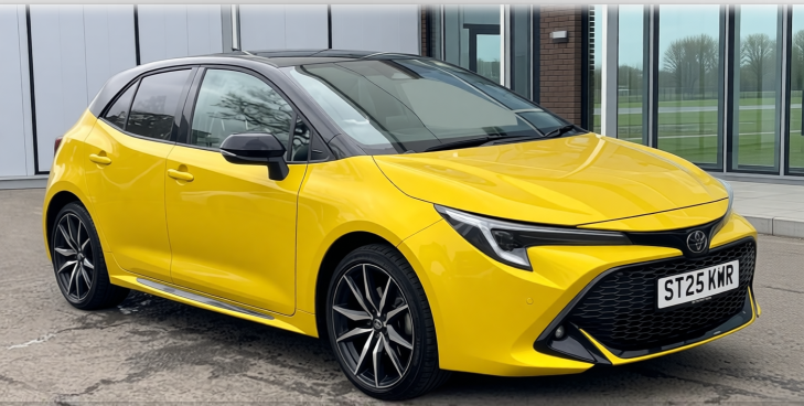 Car rendered in Racing Yellow gloss paint